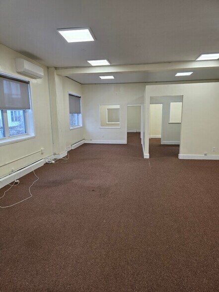 3036-3040 E Tremont Ave, Bronx, NY à louer - Photo du bâtiment - Image 2 de 3