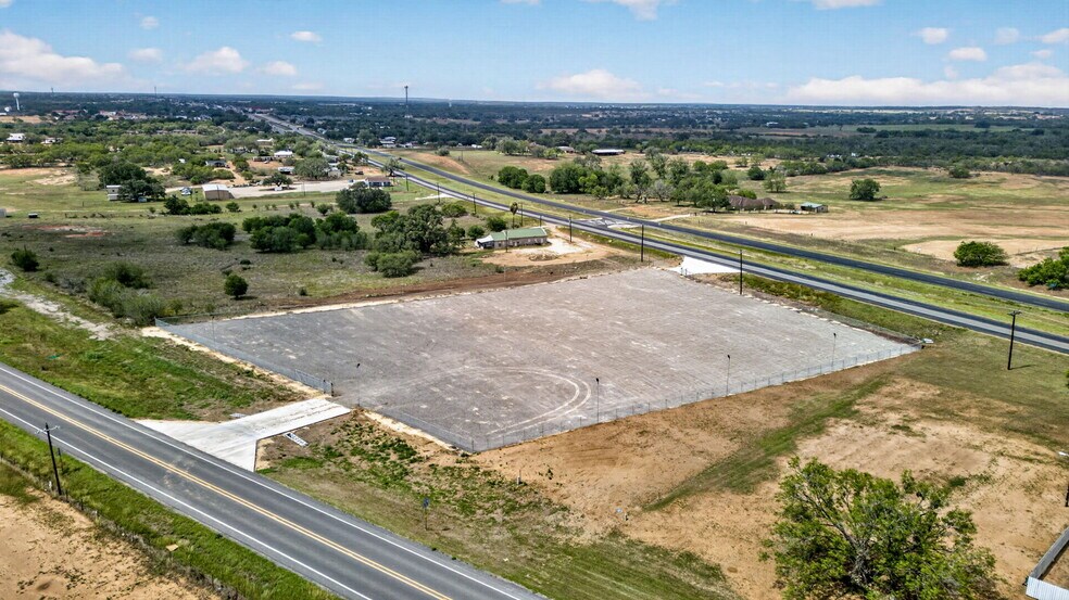 614 US 181 S hwy, Floresville, TX à vendre - Photo du bâtiment - Image 2 de 19