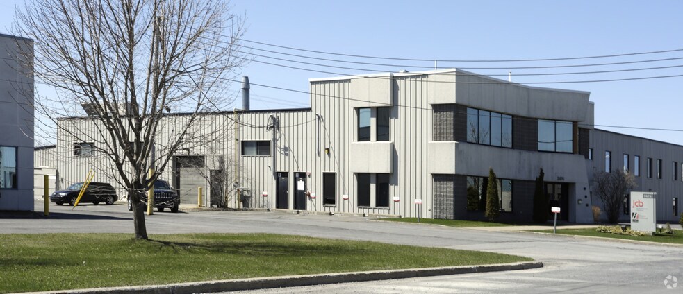 3875 Rue Isabelle, Brossard, QC for sale - Primary Photo - Image 1 of 1