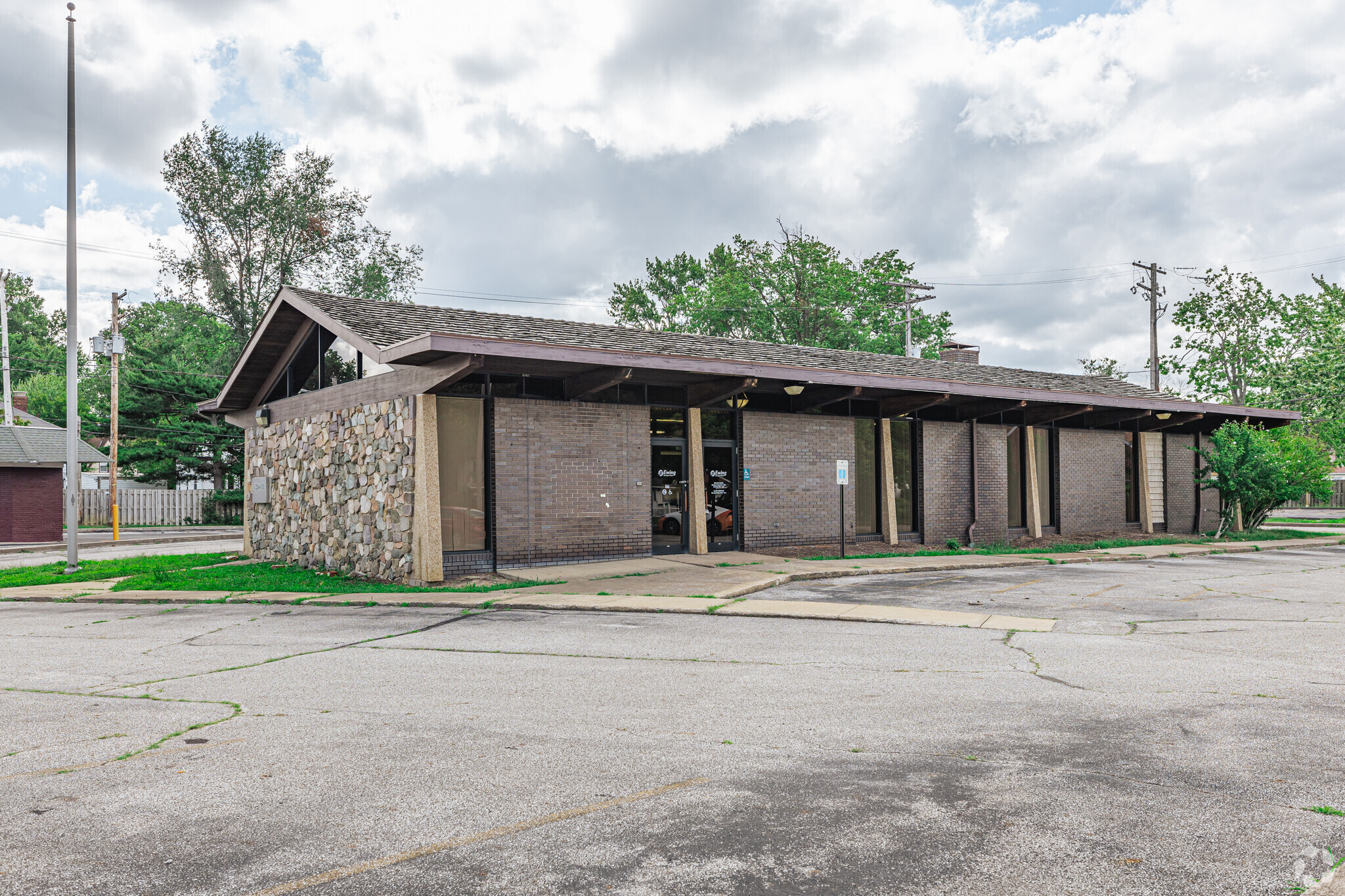 26410 Lake Shore Blvd, Euclid, OH for lease Building Photo- Image 1 of 11