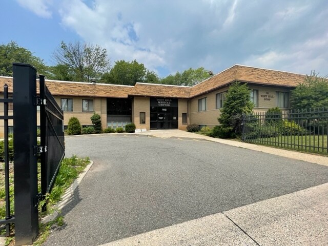 78 Todt Hill Rd, Staten Island, NY à louer - Photo du bâtiment - Image 1 de 7