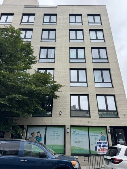 2321 Belmont Ave, Bronx, NY for lease - Building Photo - Image 2 of 8