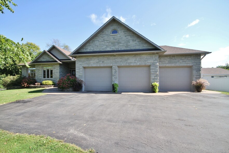 6363 Bank St, Ottawa, ON for sale - Primary Photo - Image 1 of 1