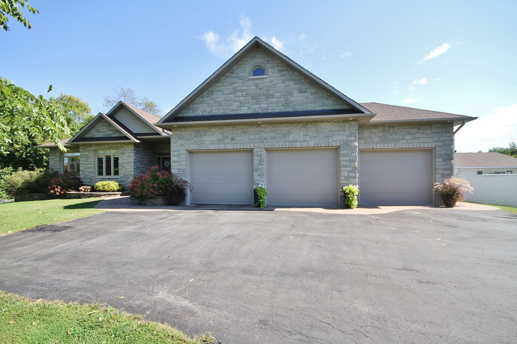 6363 Bank St, Ottawa, ON for sale Primary Photo- Image 1 of 1
