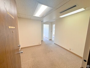 2555 Flores St, San Mateo, CA à louer Photo intérieure- Image 2 de 15