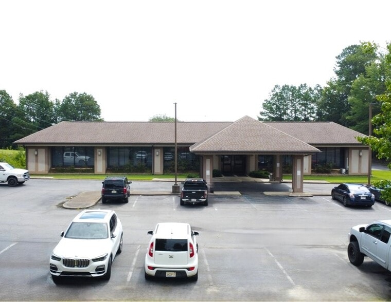 801 20th Ave E, Jasper, AL for sale - Building Photo - Image 1 of 7