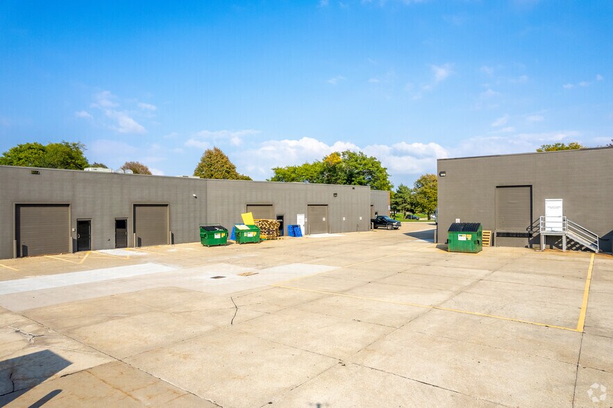 11300-11398 Aurora Ave, Urbandale, IA à louer - Photo du bâtiment - Image 3 de 5
