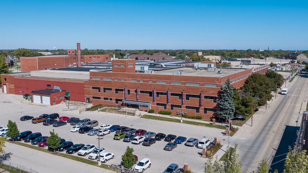 1220 Mound Ave, Racine, WI à louer - Photo du bâtiment - Image 2 de 12