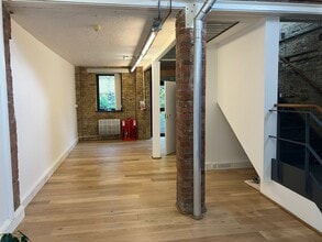 32 Gould Rd, Twickenham for lease Interior Photo- Image 2 of 5