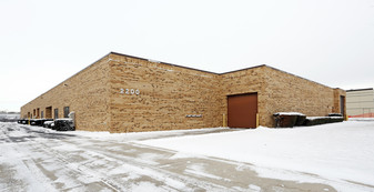 2200 S Park Ave, Streamwood IL - Warehouse