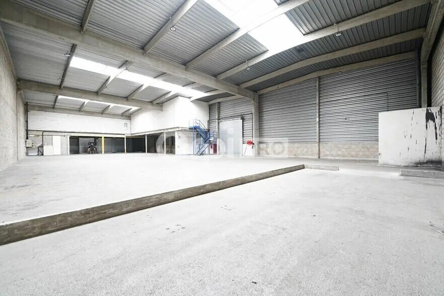 Office in Chassieu for lease - Interior Photo - Image 2 of 12