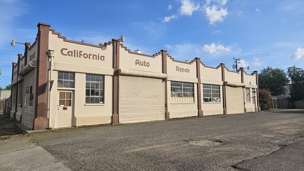 1107-1129 8th St portfolio of 3 properties for sale on LoopNet.ca - Building Photo - Image 3 of 5