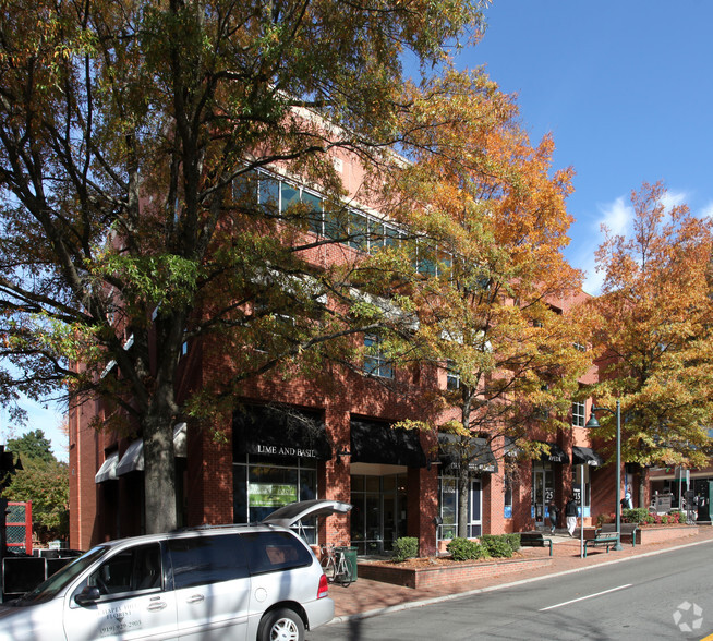 200 W Franklin St, Chapel Hill, NC à louer - Photo du b timent - Image 3 de 5