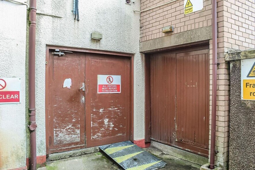 96-98 High St, Annan à vendre - Photo du bâtiment - Image 2 de 16