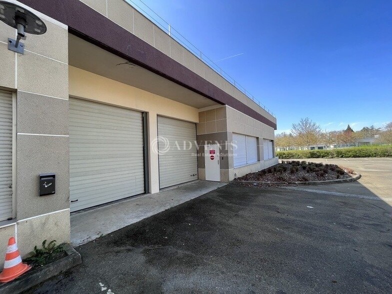1 Avenue Jean D'Alembert, Trappes for lease - Building Photo - Image 2 of 6