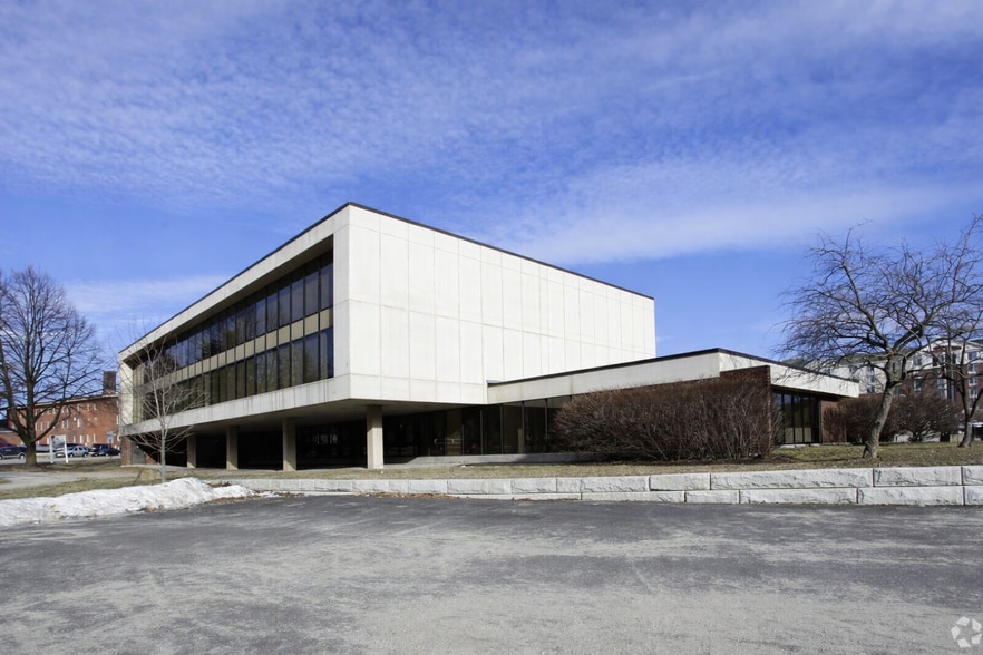 1 Great Falls Plz, Auburn, ME for lease - Building Photo - Image 2 of 3