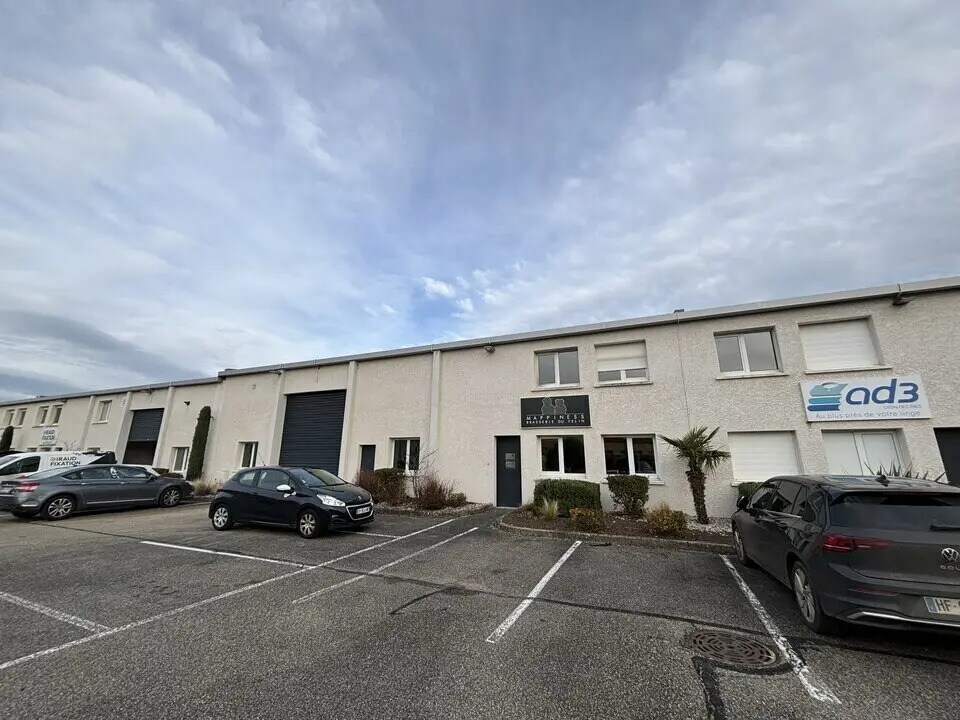 Flex in Décines-Charpieu for lease Building Photo- Image 1 of 21