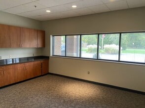 4170 Embassy Dr SE, Grand Rapids, MI à louer Photo intérieure- Image 2 de 8