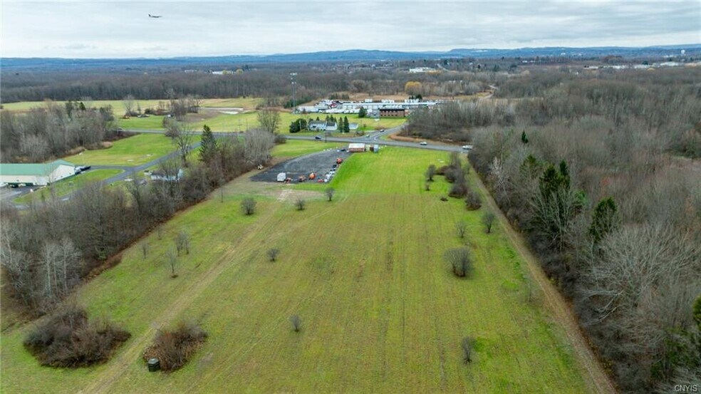 6709 E Taft Rd, East Syracuse, NY à vendre - Photo du bâtiment - Image 2 de 12