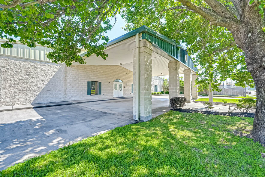 2113 Cypress Landing Dr, Houston, TX à vendre - Photo principale - Image 1 de 1