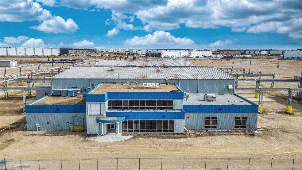 QEII Manufacturing Facility portefeuille de 2 propriétés à vendre sur LoopNet.ca - Photo principale - Image 1 de 2