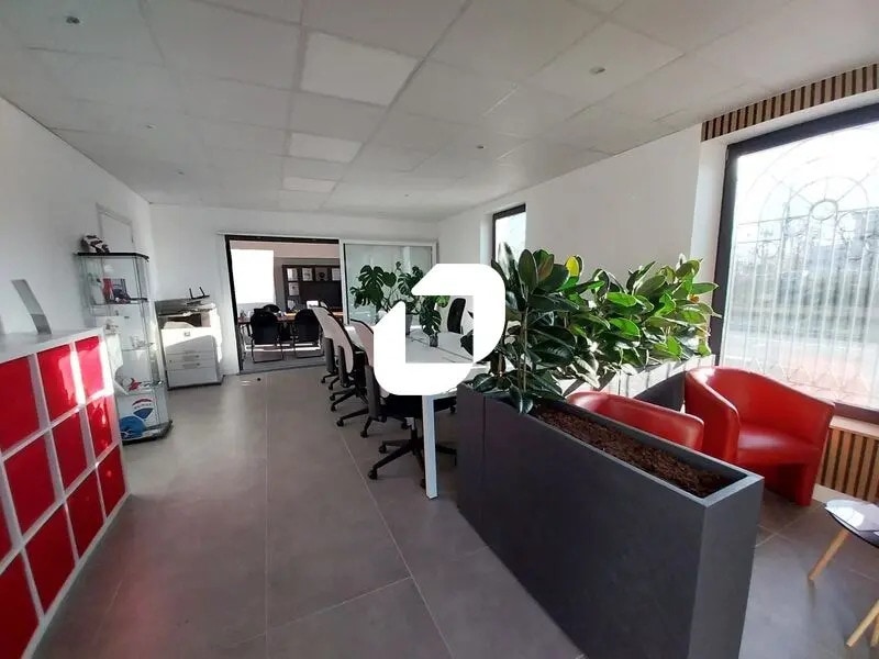 Office in Coignières for lease Interior Photo- Image 1 of 6