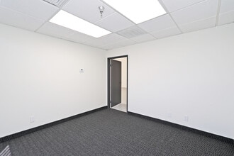 36665 Bankside Dr, Cathedral City, CA à louer Photo intérieure- Image 2 de 5