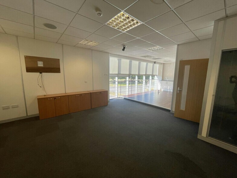 Ampress Ln, Lymington à louer - Photo du bâtiment - Image 3 de 14