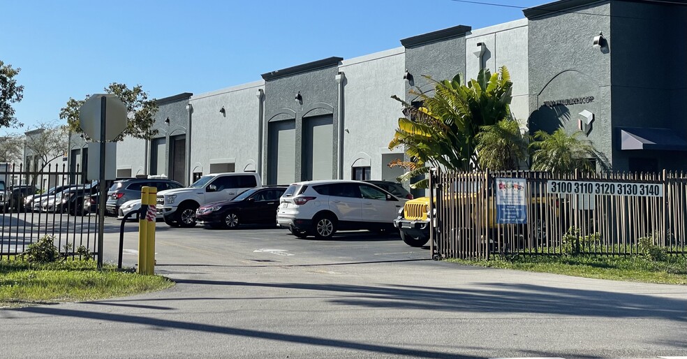 3130 W 84th St, Hialeah, FL for lease - Building Photo - Image 2 of 24