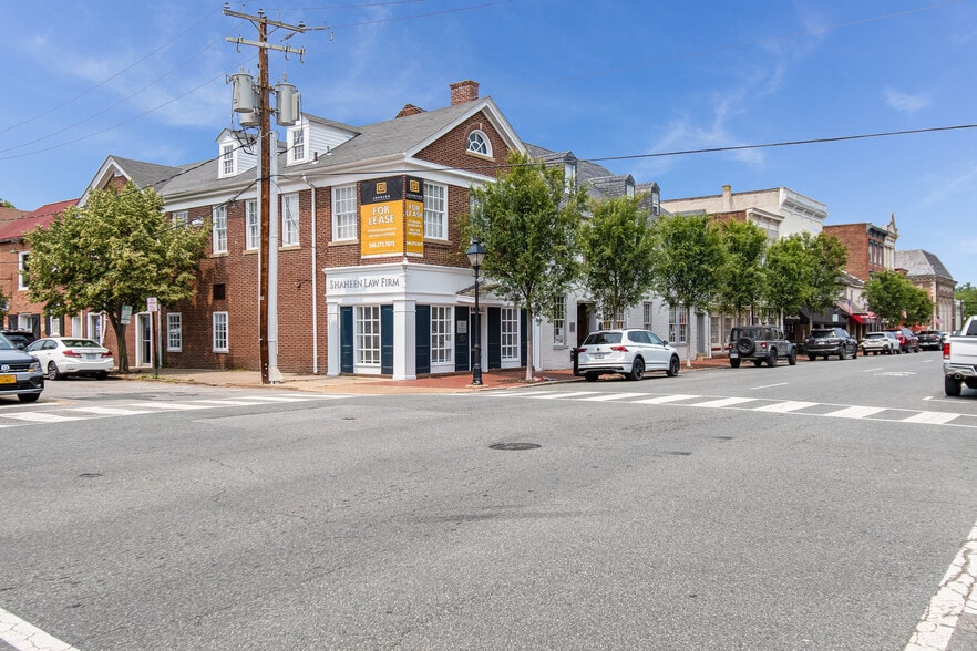 1001 Charles St, Fredericksburg, VA for lease - Building Photo - Image 2 of 6