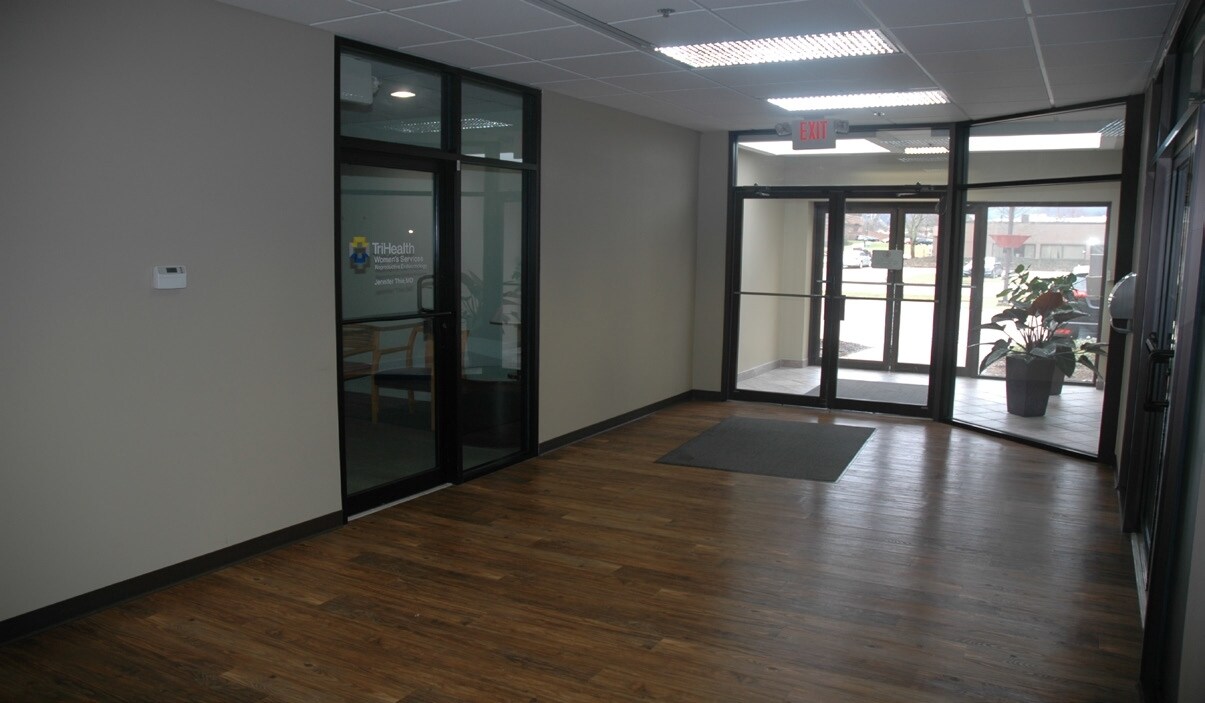 4430-4438 Carver Woods Dr, Blue Ash, OH for sale Interior Photo- Image 1 of 11