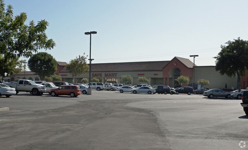 2100 Standiford Ave, Modesto, CA à louer - Photo du bâtiment - Image 1 de 5