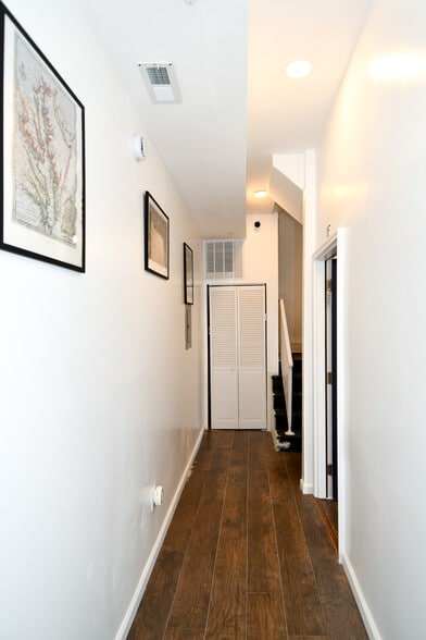 2601 N Charles St, Baltimore, MD for sale - Interior Photo - Image 3 of 89
