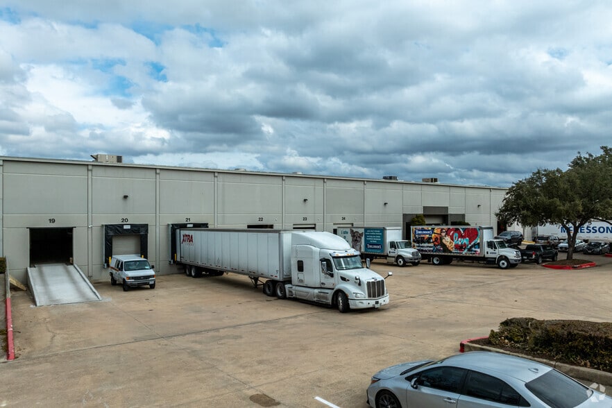 845 Interchange Blvd, Austin, TX for lease - Building Photo - Image 2 of 5