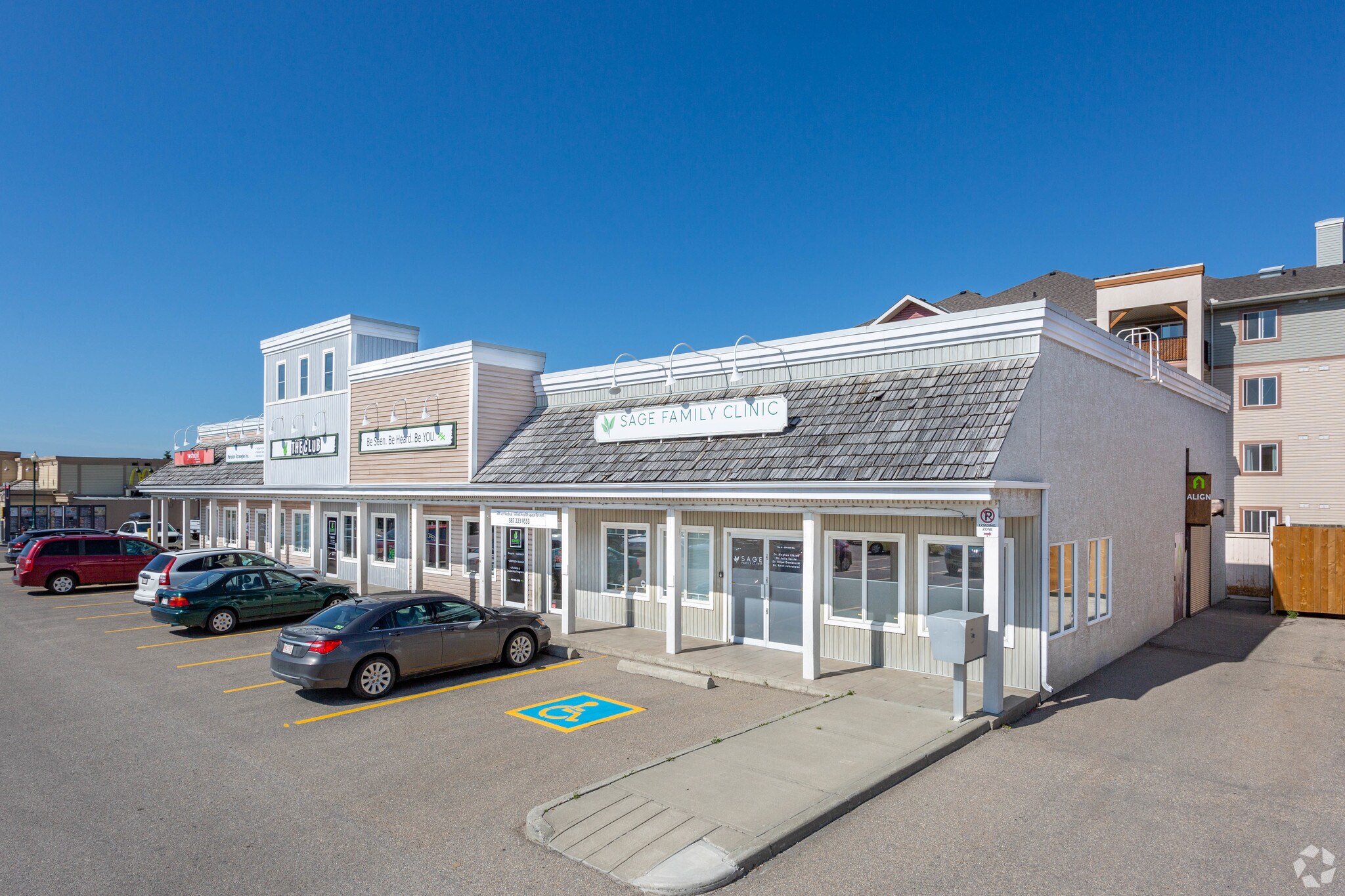 204 5th Ave W, Cochrane, AB à vendre Photo principale- Image 1 de 3