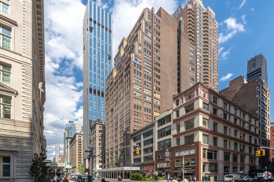 261 Fifth Ave, New York, NY à louer - Photo du bâtiment - Image 2 de 2