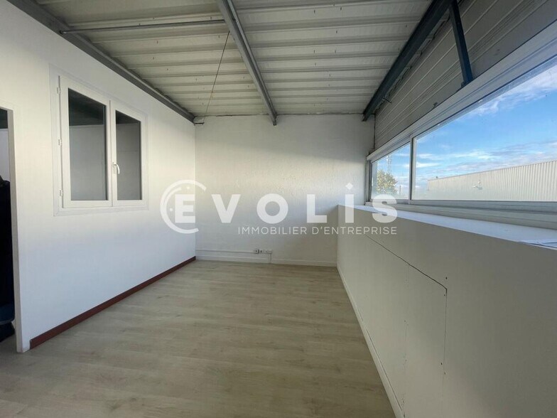Flex in Bordeaux for lease - Interior Photo - Image 3 of 7