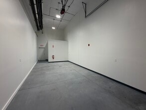 579 Weeden St, Pawtucket, RI for lease Interior Photo- Image 2 of 4