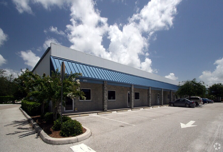 4553 Mariotti Ct, Sarasota, FL à louer - Photo du bâtiment - Image 2 de 5