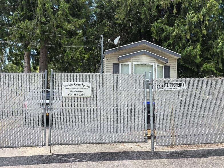 1709 Ward Crt, Sechelt, BC for sale - Building Photo - Image 2 of 3