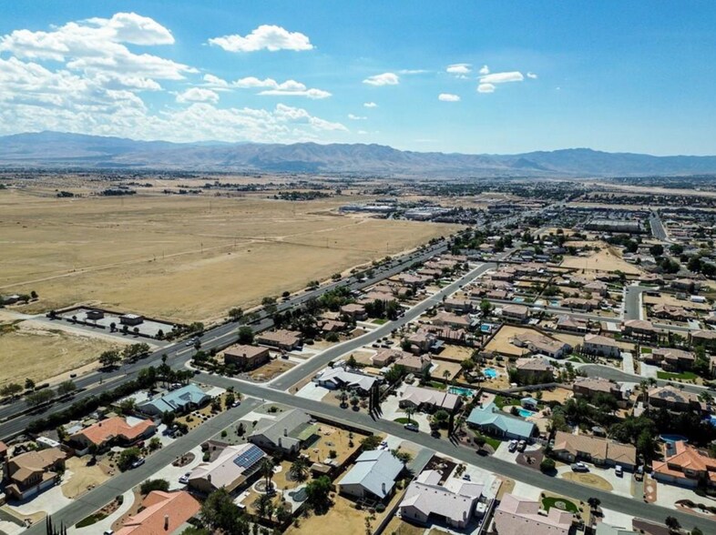 O Apple Valley Rd., Apple Valley, CA à vendre - Photo du bâtiment - Image 3 de 6