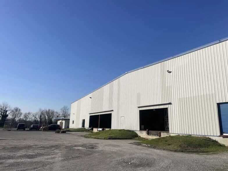 Office in Lormont for lease - Building Photo - Image 1 of 4