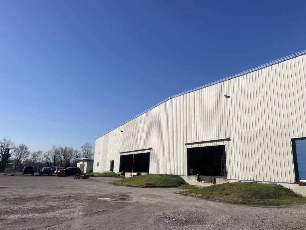 Office in Lormont for lease Building Photo- Image 1 of 5