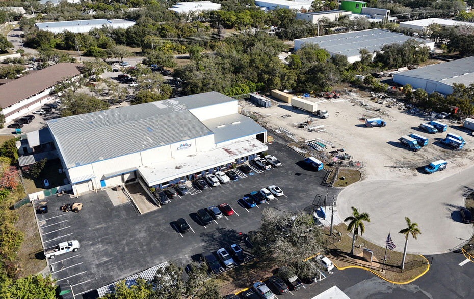 2151 Whitfield Industrial Way, Sarasota, FL à vendre - Photo du bâtiment - Image 2 de 3