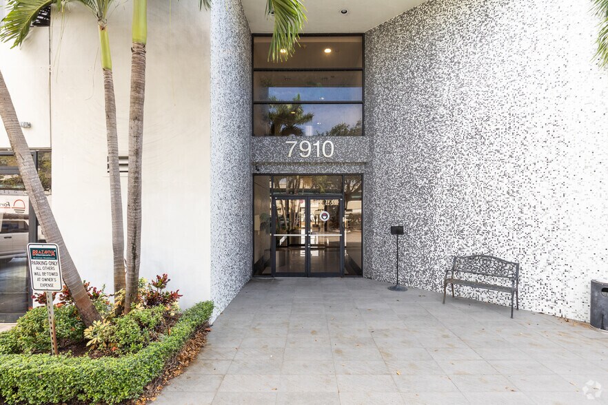 7910 NW 25th St, Doral, FL à louer - Hall d’entrée - Image 3 de 12