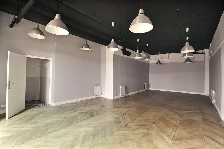 62 Rue Amelot, Paris à vendre - Photo du bâtiment - Image 2 de 5