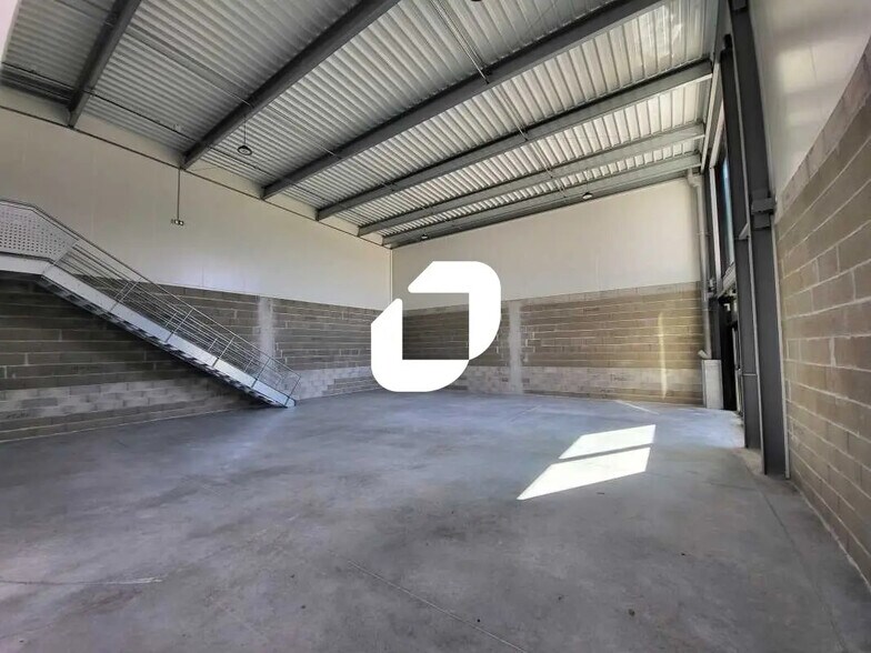 Flex in Mérignac for lease - Interior Photo - Image 3 of 11