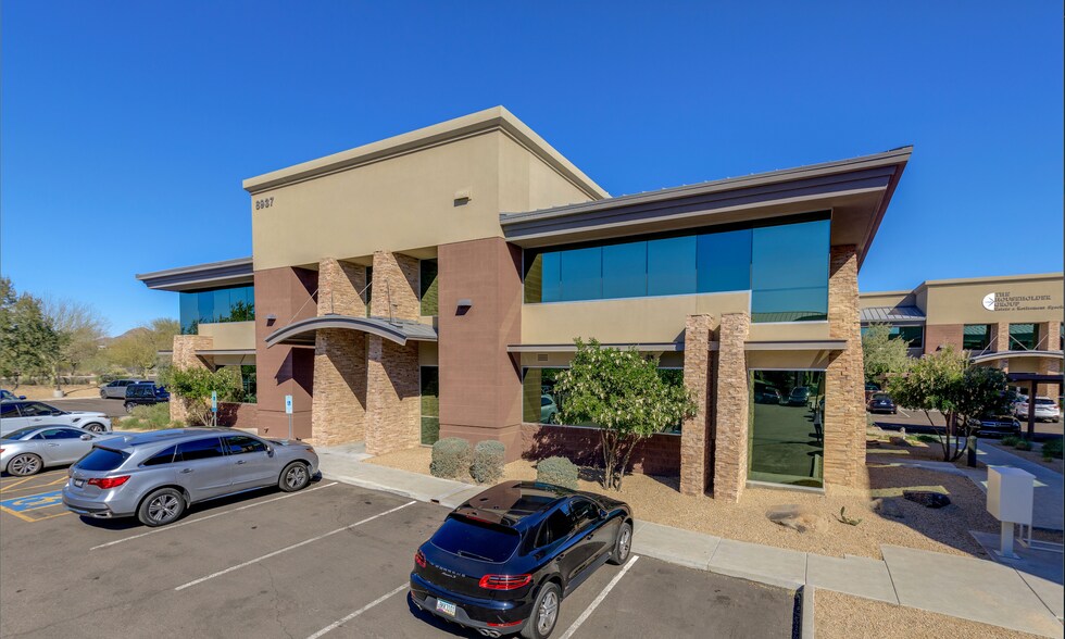 8937 E Bell Rd, Scottsdale, AZ à louer - Photo du bâtiment - Image 1 de 5