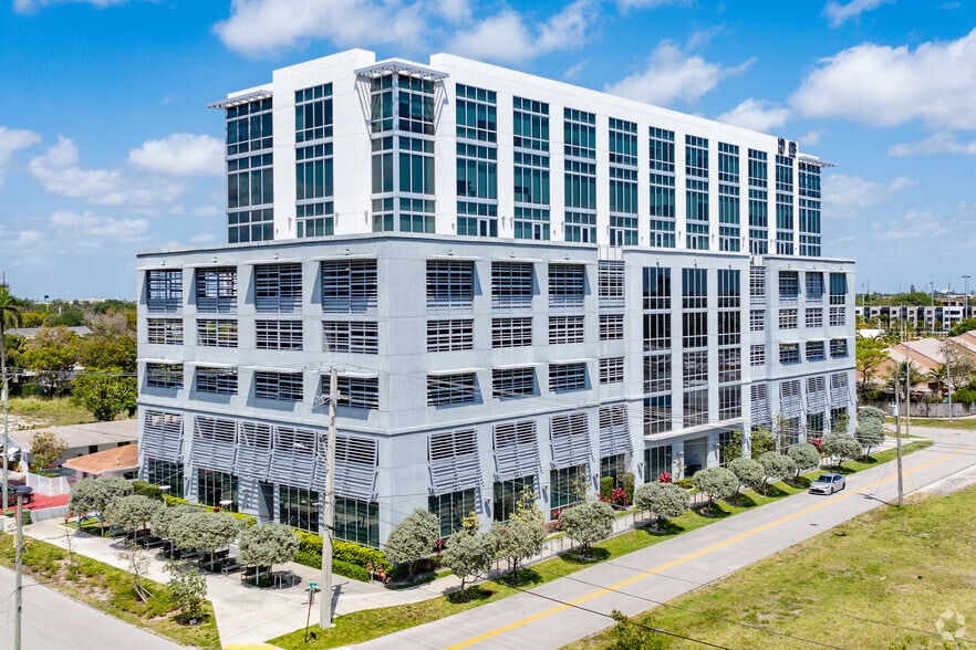 800 SE 4th Ave, Hallandale Beach, FL for sale - Building Photo - Image 1 of 9