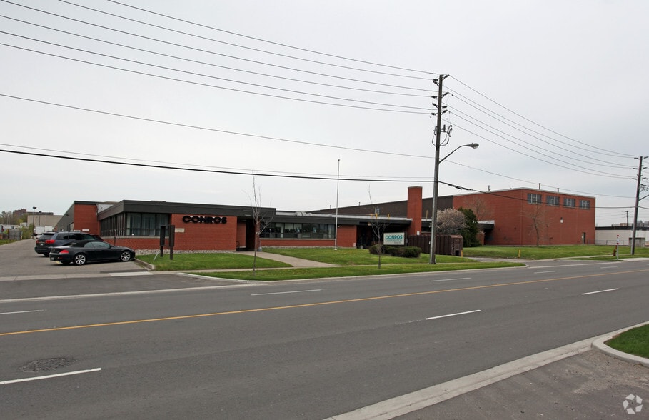 125 Bermondsey Rd, Toronto, ON for lease - Primary Photo - Image 1 of 3